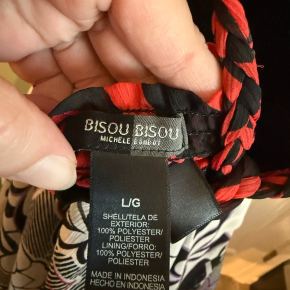 Bisou |bisou Red and Black Floral top size large - Picture 4 of 4